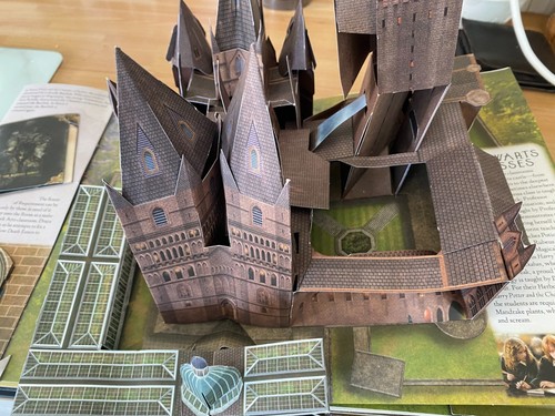 Harry Potter A Pop Up Guide to Hogwarts Book Matthew Beinhart - Foto 3 di 7