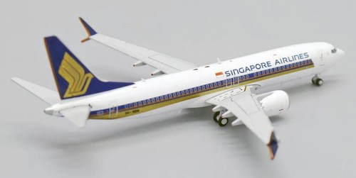 Singapore Airlines B737-8MAX Reg: 9V-MBN EW Wings 1:400 Diecast EW438M003 - Picture 9 of 12
