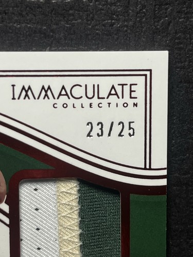 2022-23 Panini Immaculate Khris Middleton Auto Game Used Patch Red /25 Bucks - Bild 3 von 3