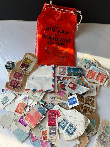 Vintage große Tüte mit Briefmarken weltweit in orange Plastiktüte - Bild 1 von 6