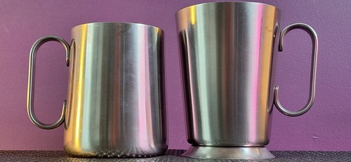 Zwei Vintage Old Hall Edelstahl Trinkbecher mit Henkel Krug Becher Becher Becher