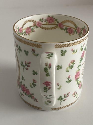 Queen Elizabeth II Cup Tea Mug Royal Collection Fine Bone China Pre own not used - Picture 5 of 14