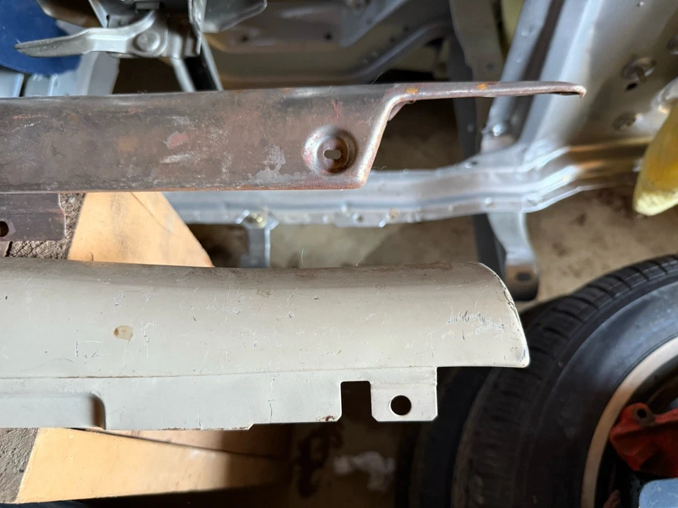 Ford Fairlane 1966 1967 2 puertas Ht cuarto trasero ventana interior adorno moldura moldura Foto 2 de 4