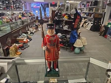 Vtg BEEFEATER GIN Hand Painted Bar Display Statue Decanter 