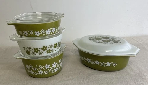 Vintage Set of Four Pyrex Spring Blossom Crazy Daisy Casseroles with Lids