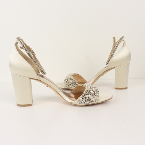 Zapato de noche Badgley Mischka finura correa al tobillo marfil satinado 9 tacón adornado - Imagen 7 de 9
