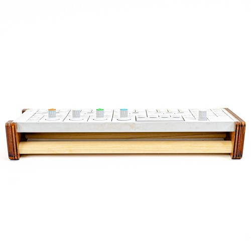 Teenage Engineering OP-1 Portable Synthesizer / Sampler / Midi Controller - Bild 7 von 9