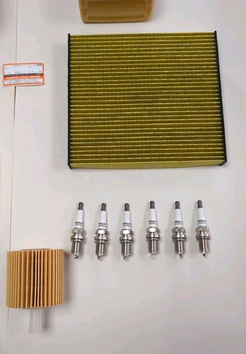 Fits Toyota Vellfire 3.5 08 - 15 Oil Service Kit Air Cabin Filter Spark Plugs - Picture 4 of 11
