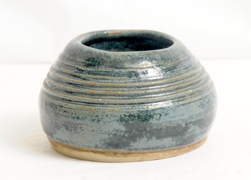 Kunstkeramik handgefertigt gerippt blau grau Schüssel markiert B Innenfuß 3 Zoll - Bild 1 von 6