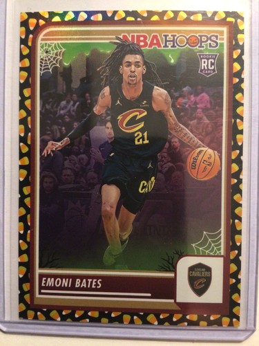 Pack to Plastic 2023-24 Panini NBA Haunted Hoops CANDY CORN #74 Emoni Bates RC - Afbeelding 1 van 2
