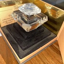 TRESOR DE LANCOME FLACON CRISTAL TAILLE - EDITION NUMEROTEE.  TRES RARE