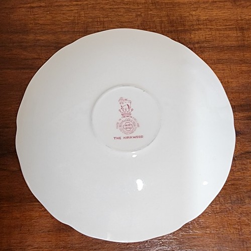 Vier (4) Royal Doulton The Kirkwood rote Untertassen - Bild 5 von 9