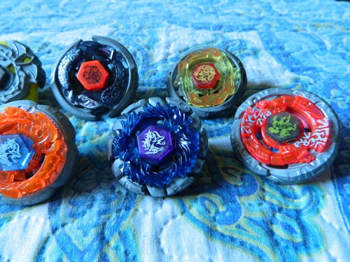 Lotto BeyBlade TOMY Hasbro - Foto 11 di 19