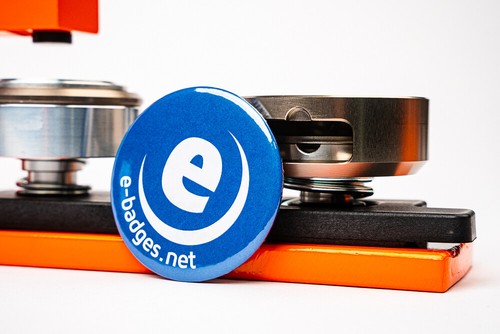 ebadges 25 | 38 | 45 Z 58 | 77 | Micro Knopf Abzeichen Maschine Kit | 1000 Stck. - Bild 36 von 47