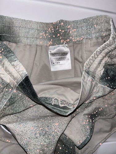 Lululemon Reflective Hotty Hot Shorts 2.5” Size 10 - Picture 4 of 10