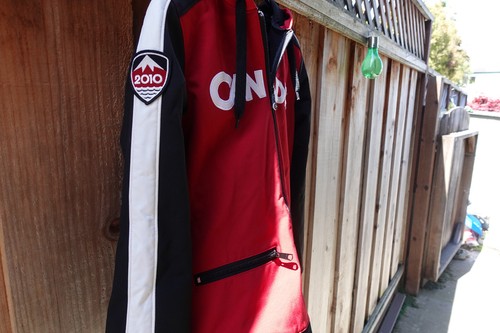 Womens 2010 Olympics Vancouver Hudson’s Bay Waterproof Hooded jacket red Size m - Picture 4 of 10
