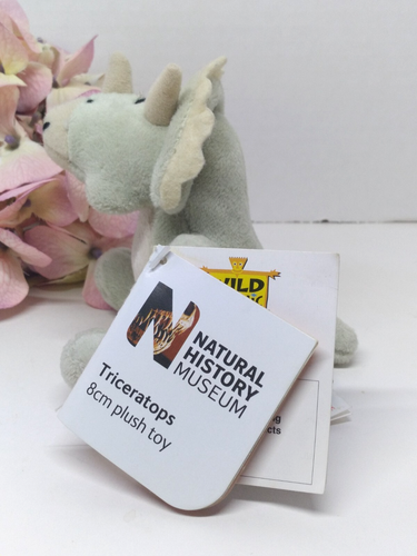 Juguete de peluche de dinosaurio Triceratops de 8 cm Wild Republic Museo de Historia Natural de Londres - Imagen 9 de 11