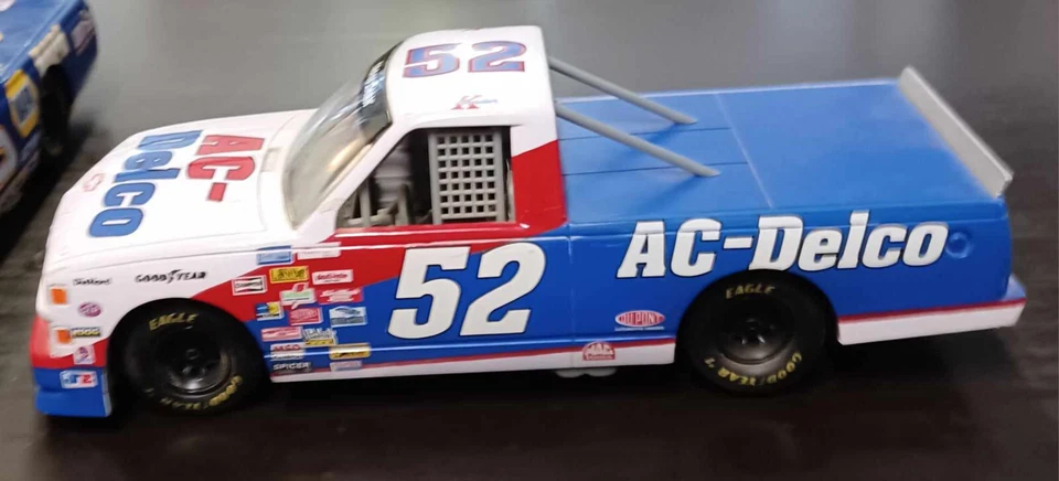 1/24 Scale Die Cast Race Trucks Ron Hornaday Jr. NAPA and Ken Schrader AC-Delco - Image 3 of 4