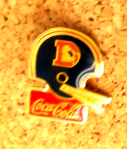 Denver Broncos Casco de Fútbol Americano Pin Coca Cola Broche NFL Coca-Cola - Imagen 2 de 7