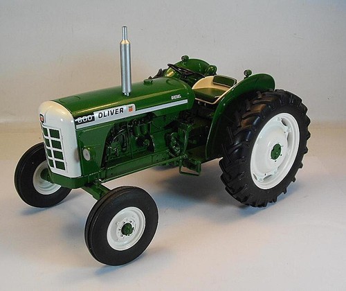 Universal Hobbies 1/16 Oliver 600 (1963) grün Traktor - Trecker OVP #632 - Bild 2 von 3
