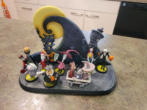 Nightmare Before Christmas Disney Bradford Exchange Halloween Town w Characters - Picture 1 of 15