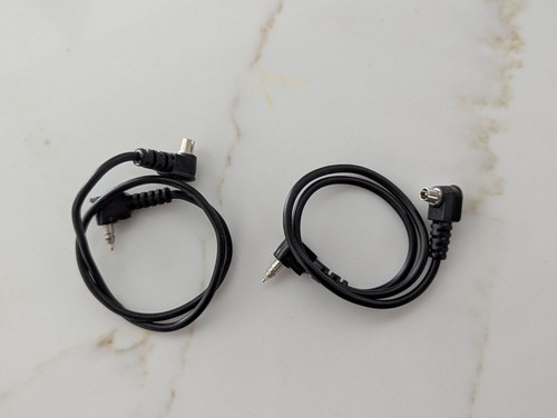 2 Vintage Single Pin Camera Flash Sync Cords - Picture 2 of 4
