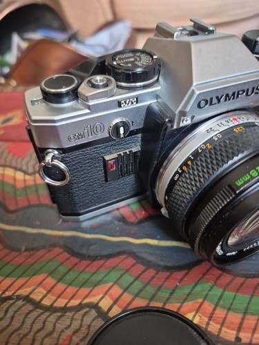 Olympus OM10 OM-10 SLR Film Camera 2.8 28mm Lens Vintage - Picture 2 of 6