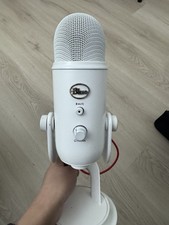 Yeti Professional USB Condenser Microphone Multi-Pattern, Whiteout