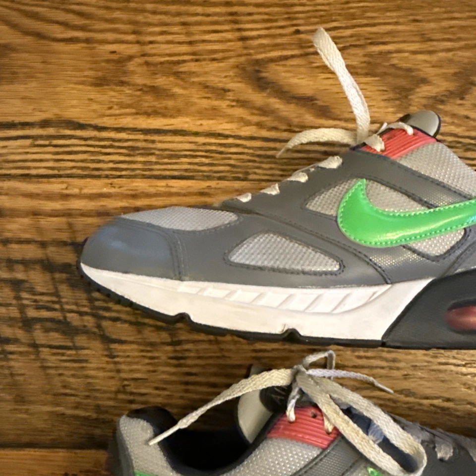 Nike Air Max Air Max IVO GS Gris Rosa Lima 2013 Talla 6y 579998-036 Foto 4 de 4