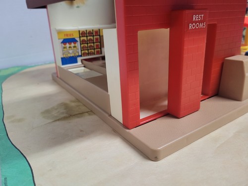 Vintage 1974 PLAYSKOOL MCDONALD'S PLAYSET - MISSING 3 PIECES - HAS MAT AND BOX - Picture 17 of 24