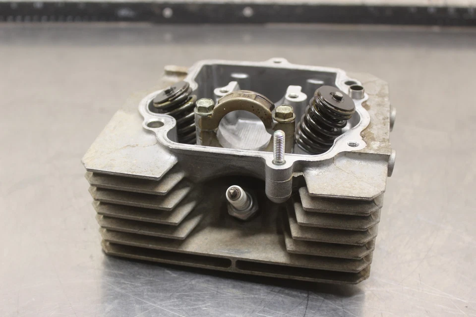 1988 Honda FourTrax 200 TRX200SX 2x4 ENGINE TOP END CYLINDER HEAD I112 Foto 3 de 4