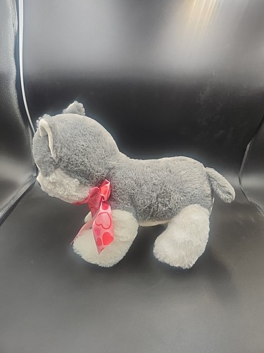 Valentine Puppy Love 12 Zoll Plüschtier Stofftier Hund grau & weiß mit rosa Band & Emblem - Bild 2 von 3