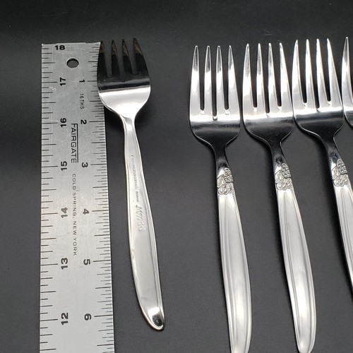 Vintage MWCO Japan Stainless Flatware – Grape Pattern – Lot of 19 Pieces - Picture 4 of 16