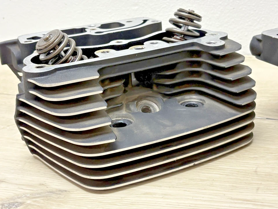 Culatas delanteras traseras Harley Davidson Dyna Road King Glide Softail OEM Foto 3 de 4