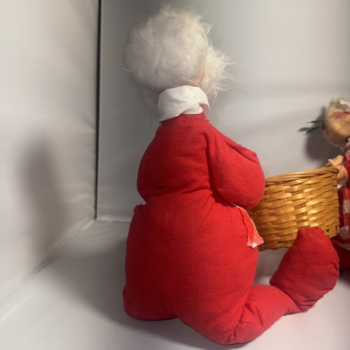 Vintage Annalee Mobilitee Mr & Mrs Santa Clause holding handled basket 1971 - Picture 13 of 15