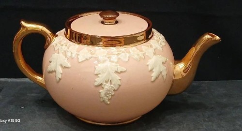 Vintage Gibsons Staffordshire England Porcelain Embossed Pink w Gold Trim Teapot - Picture 2 of 8