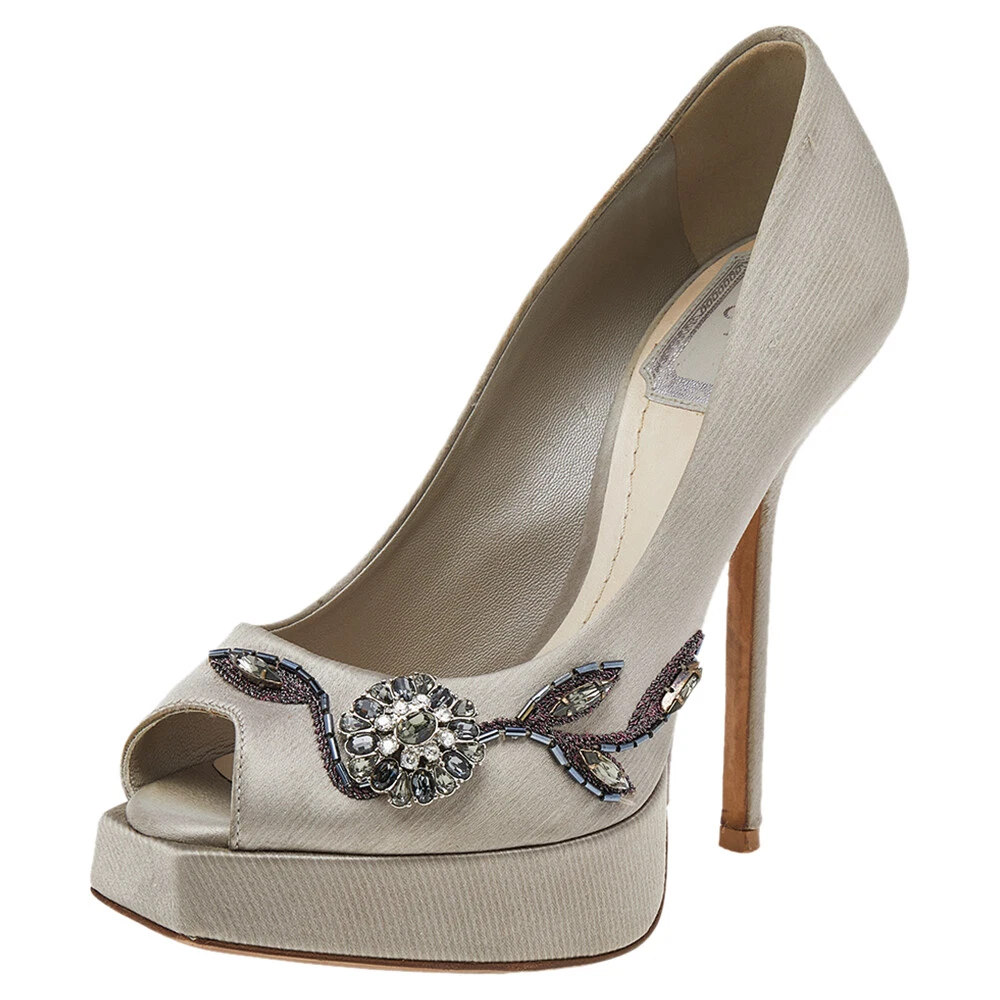 Escarpins plateforme bout ouvert en satin gris orné Dior taille 35