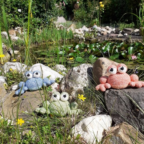 Frosch grün / Kröte orange gehäkelt Handarbeit Deko Dekoration