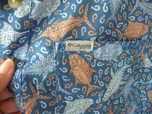 Columbia PFG LARGE Omni Shade Vented Fishing Hawaiian Shirt Fish & Hooks BLUE - Picture 12 of 14