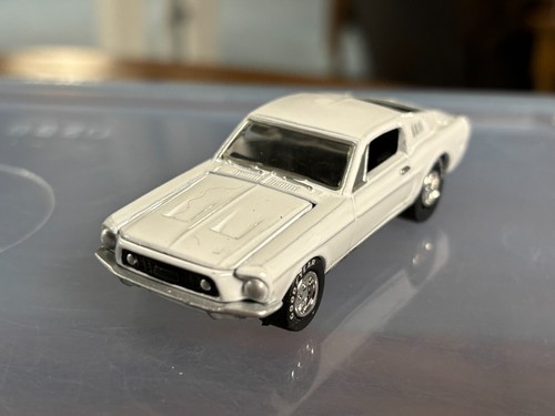 Johnny Lightning 1967 Ford Mustang GTA - Rubber Tires - Picture 3 of 9