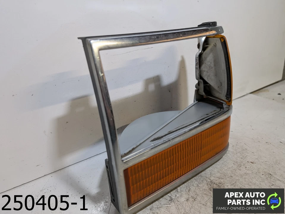 OEM 1989-1992 FORD BRONCO II 2,9 L LUZ DE LA CABEZA IZQUIERDA BISEL MOLDURA CON INTERMITENTE Foto 3 de 4