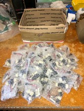 LOT OF 60 NEW SMC S070B-6CG VALVE BASE MOUNT NO SCREWS FREE SHIPPING