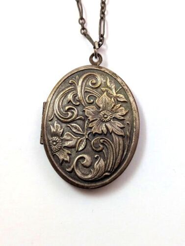 Vintage Art Nouveau Locket Necklace, 1960's, Vintage Jewelry - Picture 2 of 6
