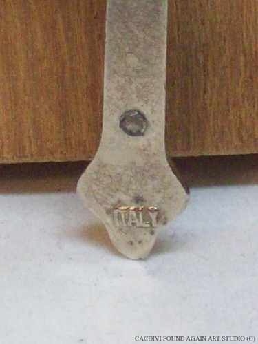 "Colgante de metal vintage en tono plateado con cruz de brote clásico crucifijo adornado de 1 3/8" - Imagen 9 de 9