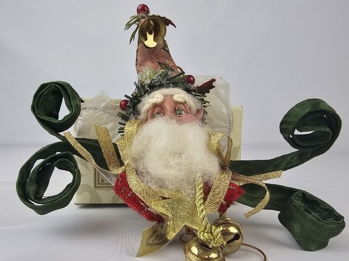SPILLA CRAVATTA VINTAGE MARK ROBERTS CHRISTMAS DECK THE HALLS FAIRY PACCHETTO ORNAMENTO NUOVA CON ETICHETTE - Foto 3 di 4