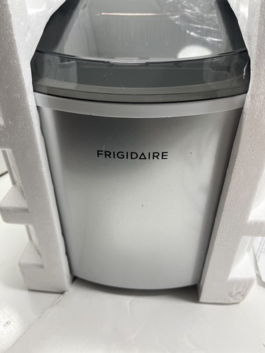 Frigidaire 26lb/day Countertop Ice maker, Stainless - Picture 7 of 8