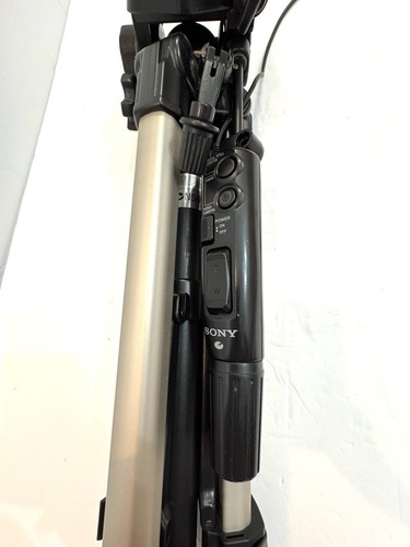 Sony VCT-D480RM Tripod with Remote Control Handle 42" Max Height Silver/Black - Picture 5 of 10