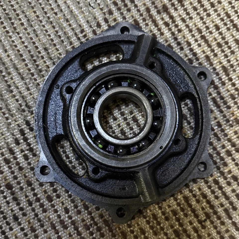 R25/2, R25/3, R26 + R27 BMW передний кривошипный подшипник держатель с подшипником - Изображение 2 из 4