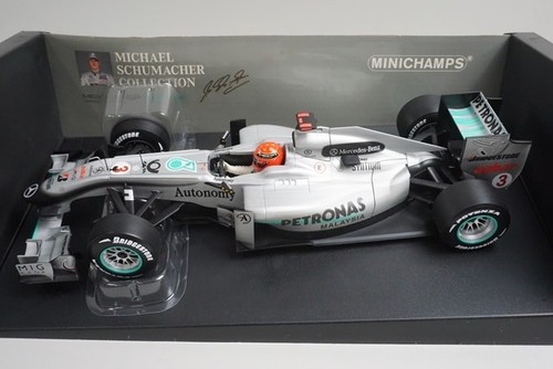 1:18 MINICHAMPS 110100003 Mercedes GP F1 Team MGP W01 2010 #3 M. Schumacher - Picture 3 of 7