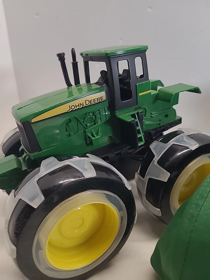 John Deere Toy/Hat Lot Tomy Toy Tractors Farm Equipment Tractor - Image 3 of 4